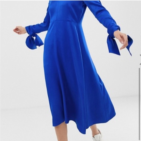 NWT ASOS Rare white line royal blue satin midi long sleeve tie cuff v neck dress - Picture 3 of 11